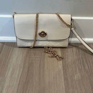 Cute wallet on chain bag in color chalk!